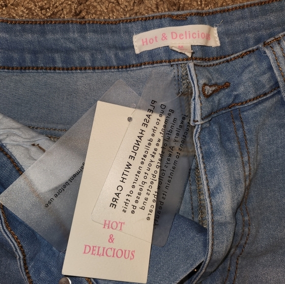 Rhinestone bedazzled Shorts size med - Picture 4 of 8